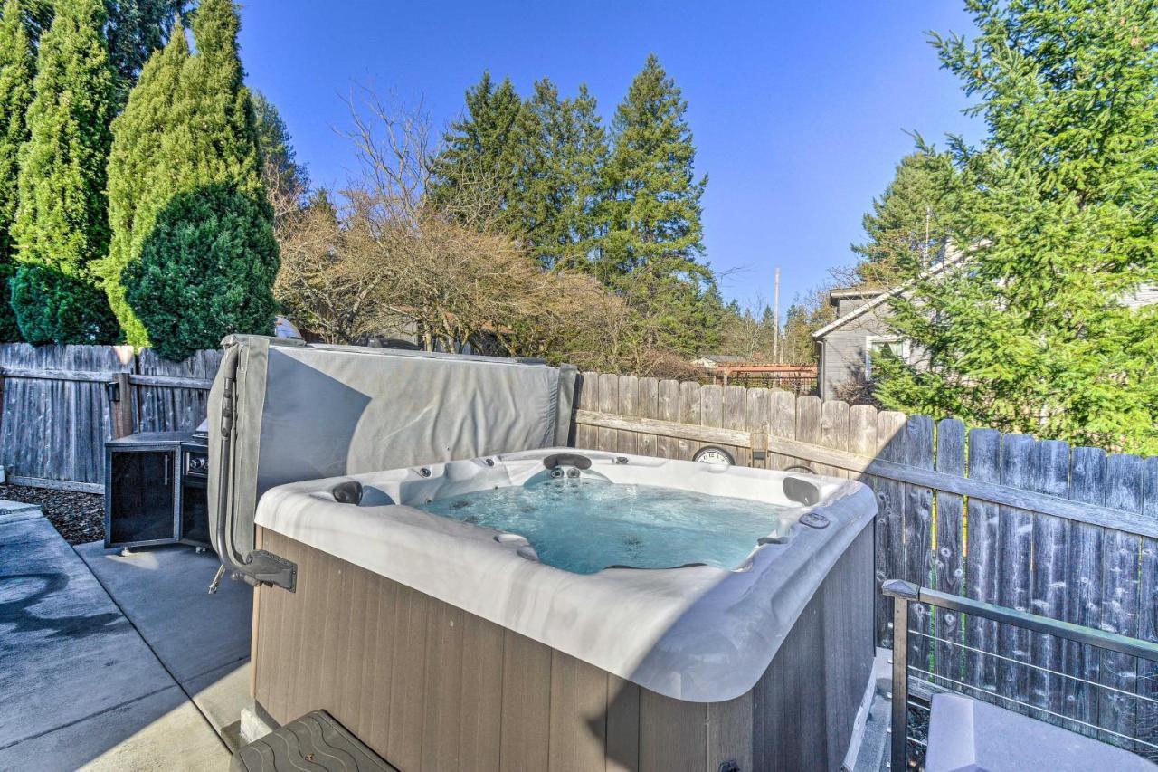 Puget Sound Cabin With Hot Tub And Water Views! Bremerton Buitenkant foto